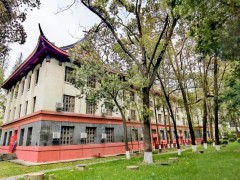 公共管理大楼（萃文楼）一角